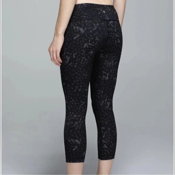 LULULEMON Wunder Under Crop II Luon  Star Crushed Coal Black Leggings Size 6 - Picture 9 of 9